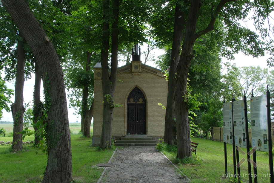 Kaplica na cmentarzu w Żuławkach