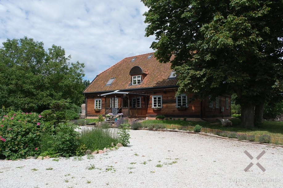 Kaplica na cmentarzu w Żuławkach